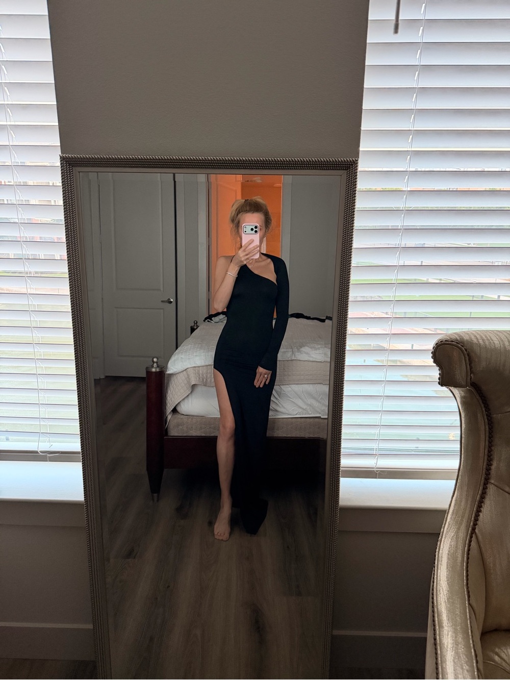 Elegant One-Shoulder Black Maxi Dress with Thigh Slit - Picture 3 of 8